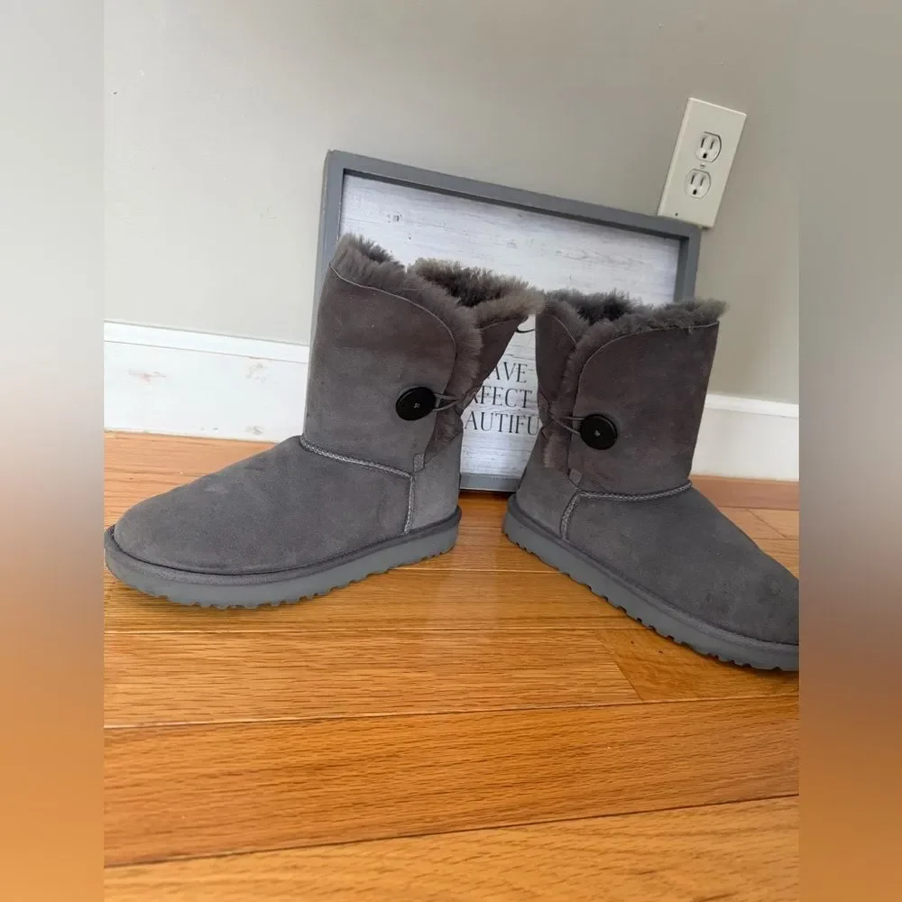 UGG Bailey Button Gray Sheepskin Boots | Classic Short | Women’s